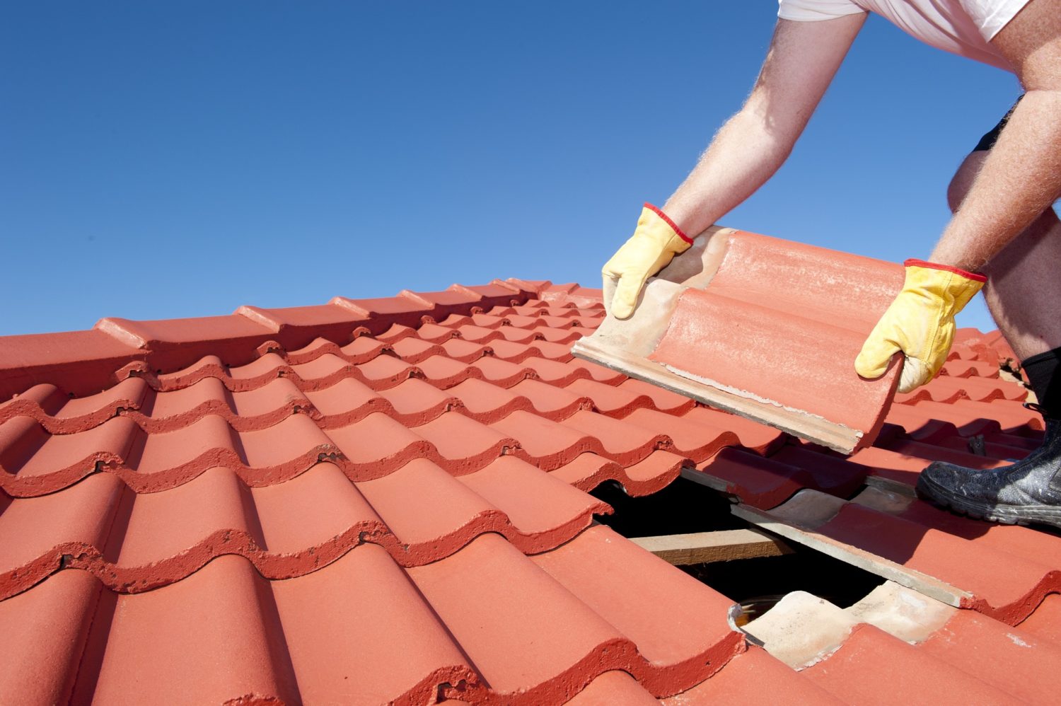 8 Warning Signs That You Need A New Roof In Johnson County